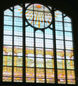 Het grote raam in de kerk
